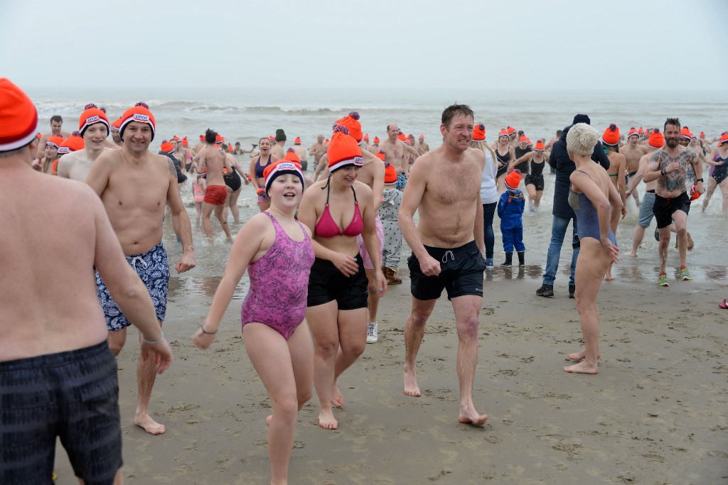 ../Images/Nieuwjaarsduik Noordwijk 2020 085.jpg